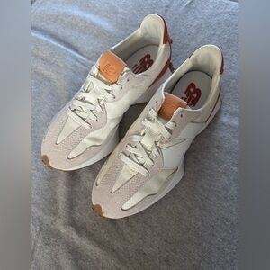 New Balance Women’s Beige and Rust Colored Sneakers. Size 8.5.  NWOB.